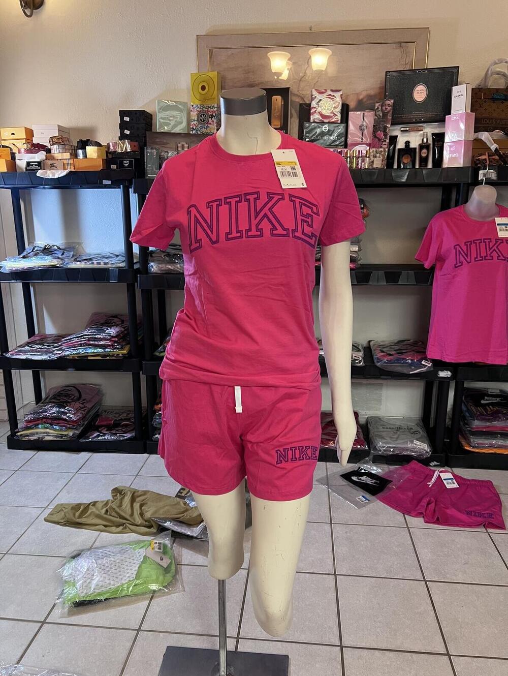 Women’s Nike short/shirt set size large